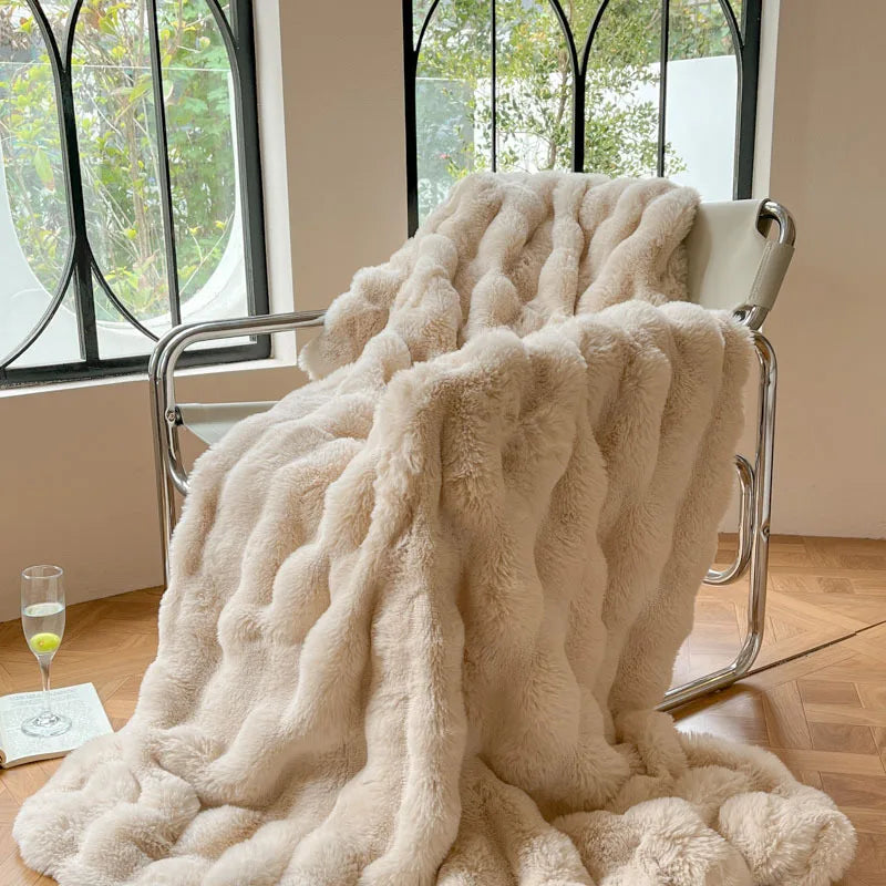 Luxurious Double-Sided Faux Fur Plush Throw Blanket for Bed and Couch